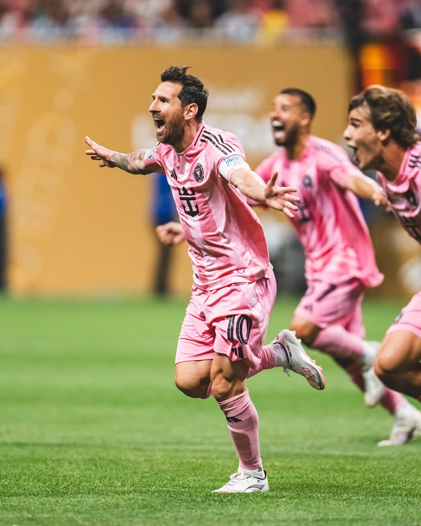 梅西助攻完美传射，带领巴萨获得关键胜利的简单介绍