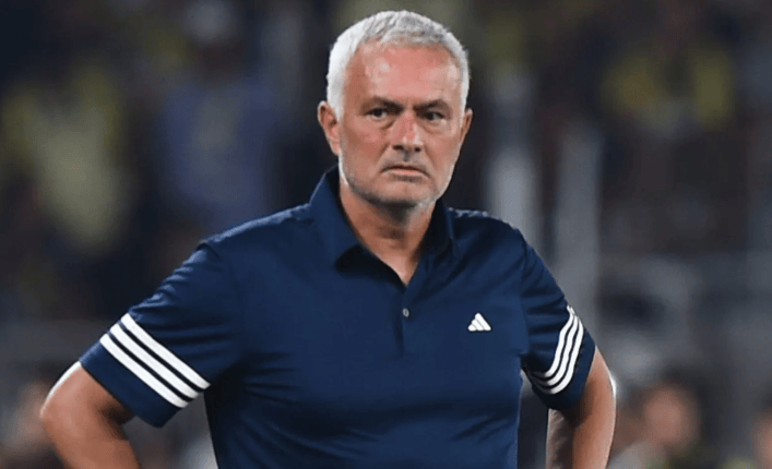 包含曼联主帅下课，球队管理层全面调整的词条