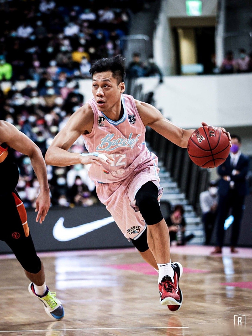 顶尖联赛比拼,球队各展特长,比赛悬念丛生的简单介绍 顶尖联赛比拼,球队各展特长,比赛悬念丛生的简单介绍