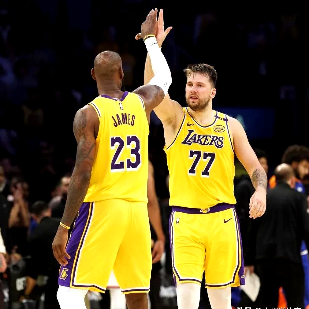 包含人击败森林狼，稳坐榜首宝座的词条