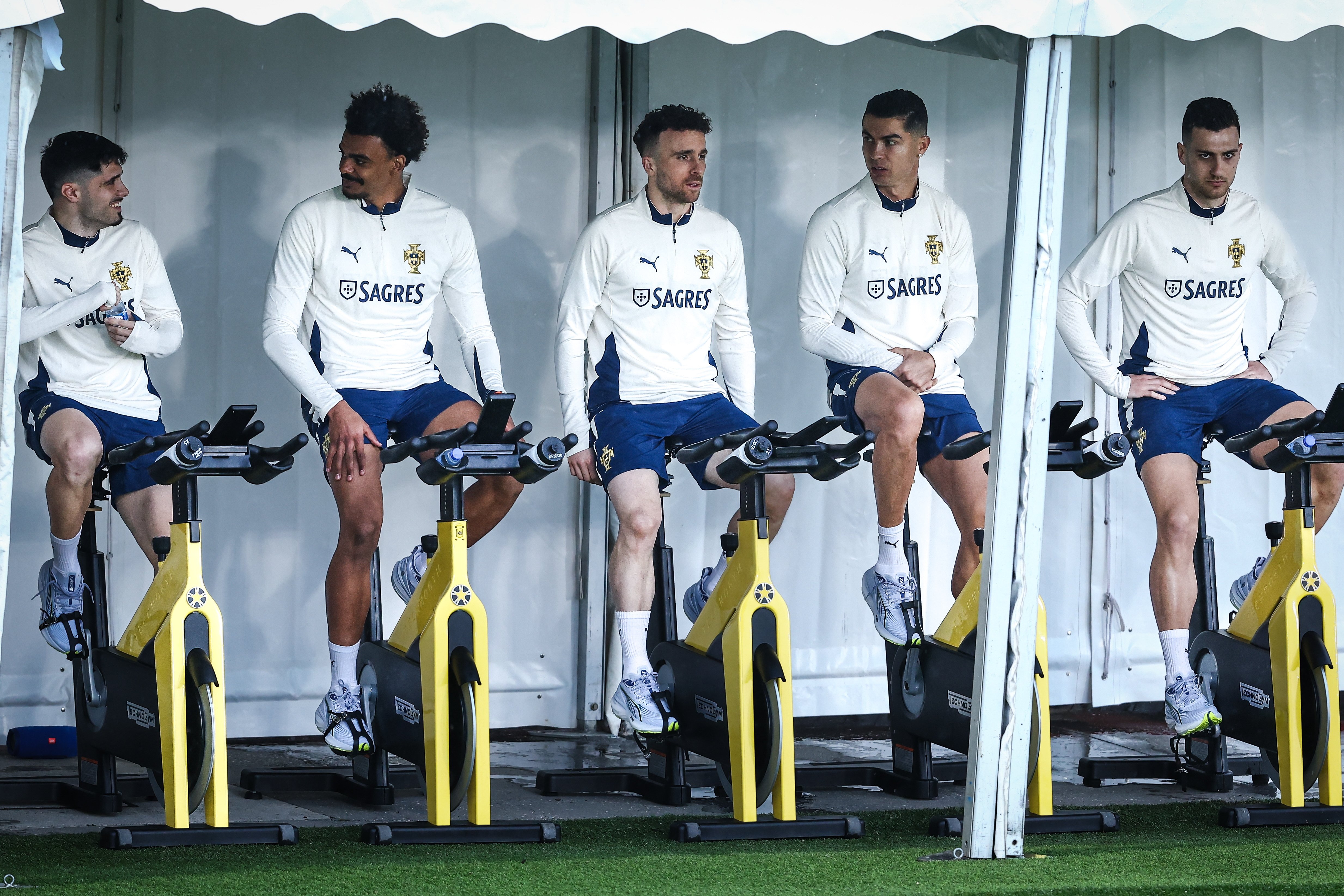 欧洲足球国家队备战期间展现出色技艺