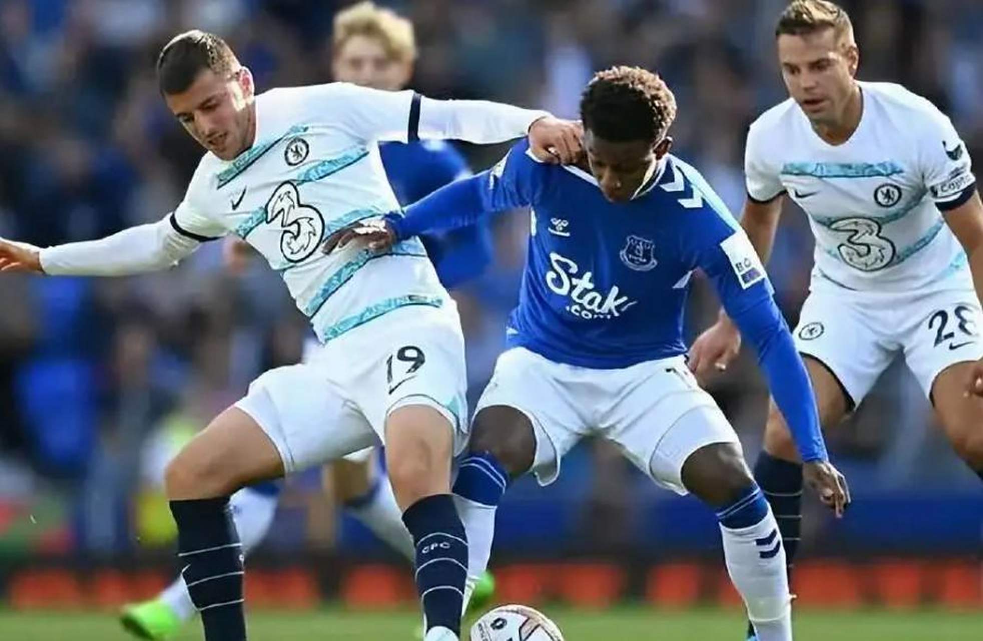 切尔西客场不敌南安普顿，英超霸主地位动摇的简单介绍