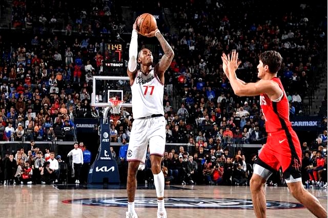 雄鹿主场胜利后卫若离火箭失望的简单介绍