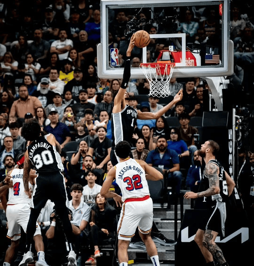 篮球联赛再度掀起激情对决风暴