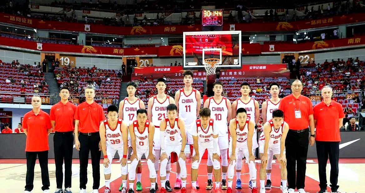 包含华南男篮主场告捷，球员表现超预期的词条