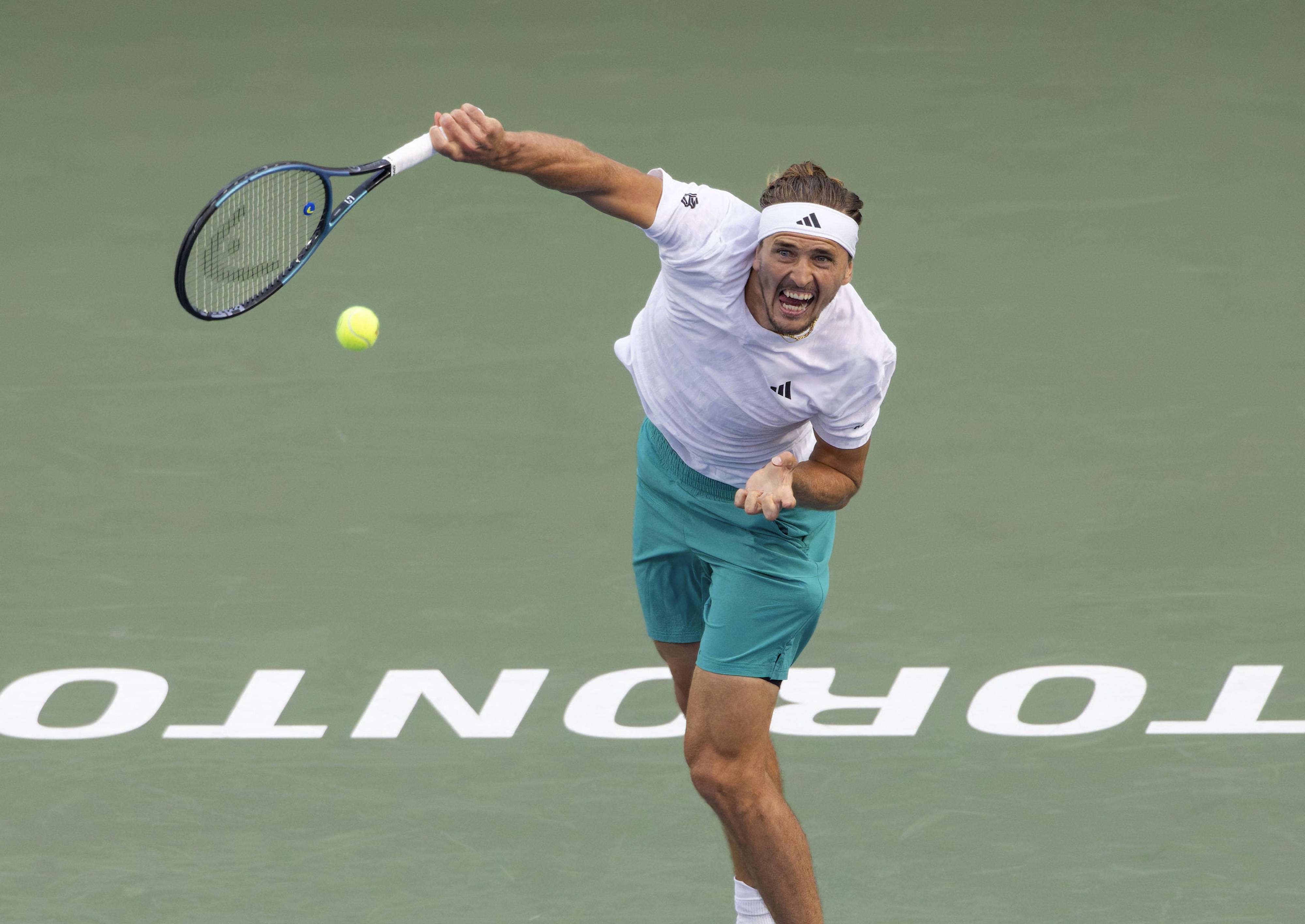 美国网球队翻盘西班牙网球队，兹维列夫制霸全场的简单介绍